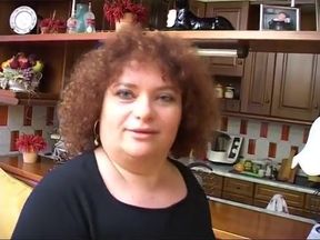 Amateur fat girl jerks off her pussy with a dildo