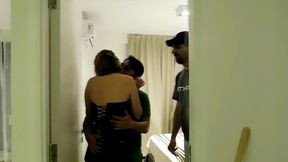 el amigo kirchnerista de mi marido viene para hablar de poner un merendero y terminan cojiendole el culo a la mucama , de bronca me traje un gendarme para cojerme ...