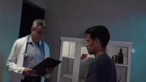 doutor sacana atende seus paciente e acaba chupando e dando para os caras e eles sai felizes do seu consultorio