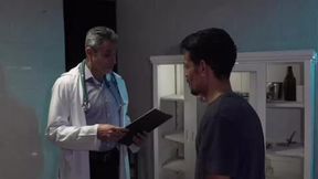 doutor sacana atende seus paciente e acaba chupando e dando para os caras e eles sai felizes do seu consultorio