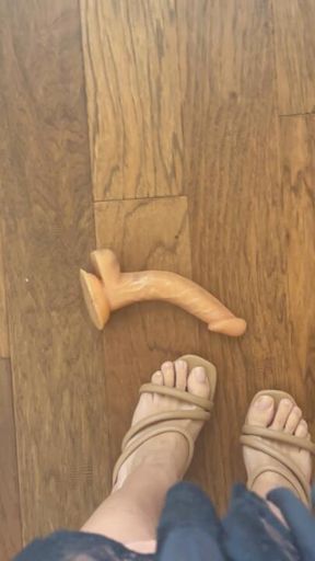 Mommy loves to stomp your cock