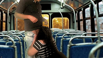Sexo Arriesgado En Un Bus Publico!! Con Colombiana Vende Dulces!!!