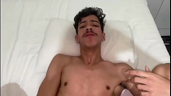 FUI ARROMBADO POR 25 CM E DEPOIS GANHEI LEITE NA BOCA.