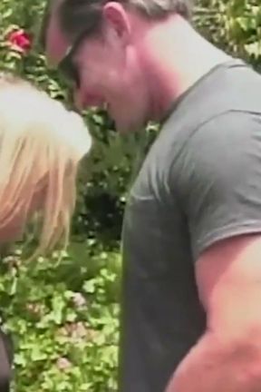 There Has Never Been a Better Place to Work in a Creampie Than Be Outdoor