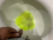 Orino en público