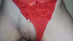O safado bota minha calcinha de lado e goza bem farto na minha xoxota