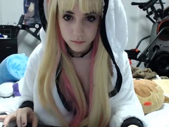 Amateur Webcam Cute Teen Plays Solo with Big Dildo