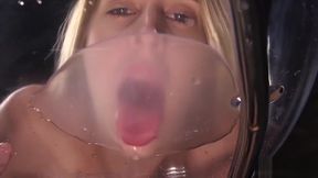 Blonde squirting like crazy