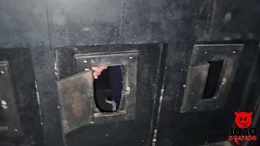 sapatonas fudendo com os heteros na festa de swing e elas chupando pau no glory hole - Thai Camargo