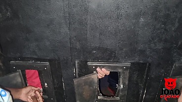 sapatonas fudendo com os heteros na festa de swing e elas chupando pau no glory hole - Thai Camargo