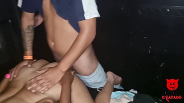 sapatonas fudendo com os heteros na festa de swing e elas chupando pau no glory hole - Thai Camargo