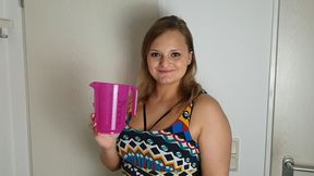 MEASURING CUP PISS CHALLENGE! Can I fill half liter of golden pee?