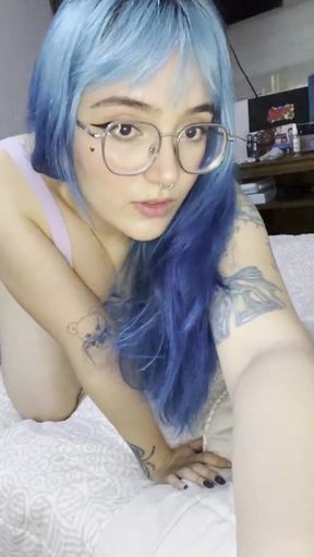 Dizzy bimbo gets a surprise bang in alley