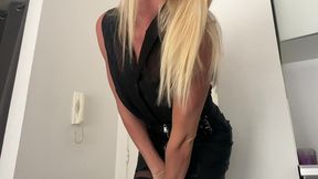 video cadeau de 15min, striptease, masturb et gode xxl !!