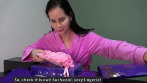 Anna Unpacks and Reviews Gifts From Joyhub