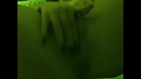 O que ela faz debaixo do len&ccedil_ol quando todos v&atilde_o para a cama na hora do sono