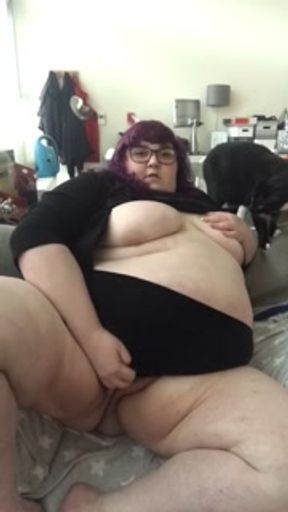 BBW Anna Adore shakes ass and cums loudly