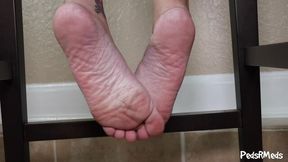 MyPrettyFeet8 Bare Feet Under the Chair
