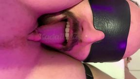 dominadora esfregou o bucetao na cara do novinho