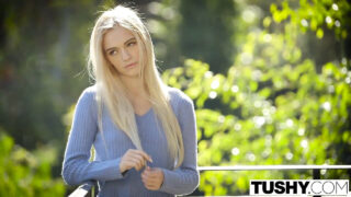 Blonde Hure in Dessous wird von Alex Grey in den Arsch gefickt