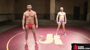 ”Muscled wrestlers goes totally gay”