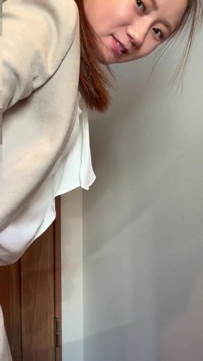 My wife, who is a hobby of SM training, takes her to a rented conference room and has sex, and at the end, she cums&hellip;   Clip 1