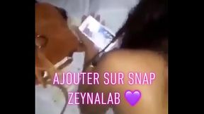 Une petite latino se fait d&eacute_molir pendant qu'_elle parle avec son mec sur messenger