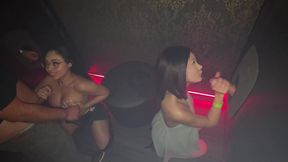 a meninas fizeram a maior farra no glory hole da oppiumclub