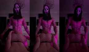 Ghostface zertrümmert ihr nasses Netz und fickt sie anal bis sie kommt