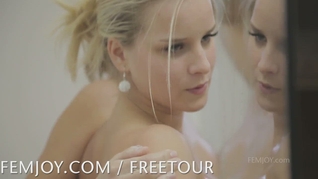 Connie Carter and Marry Queen Enjoy a Steamy Shower