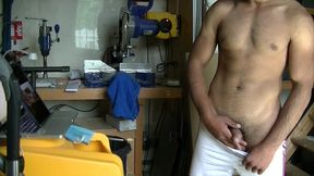 2253 bulgare hetero de 21 ans accept q uun mec le suce pour 100 eurosj ai file...