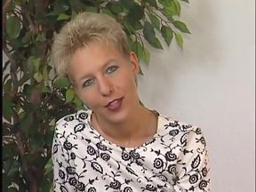 Short hair blonde babe is toying her twat at the casting