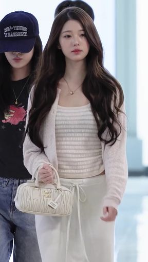 K-pop star in airport