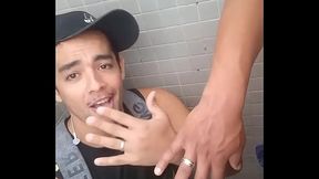 tes&atilde_o quando machos gays sentem tes&atilde_o e v&atilde_o foder em qualquer lugar.