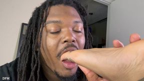 Worshipping my wives stinky feet got her tickled