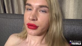 Russian t-girl Alice Hilton cums