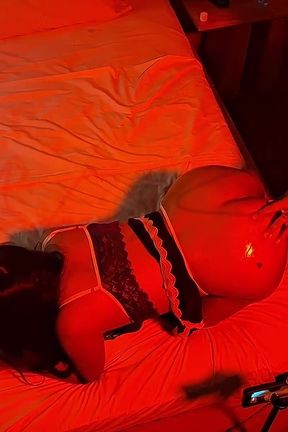 The Influencer Debuts with a Well-endowed Man, Without a Condom and Covered in Oil Until He Ejaculates Inside Her.