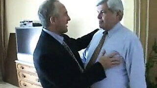 Gays ours se faisant baiser analement, grosse bite