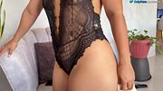 Chica De Buen Cuerpo Se Deja Comer Por El Esposo De Su Mejor Amiga Mientras Ella No Esta En Casa