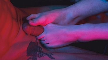 Perfect Footjob With Tiny Feet: Acidalia & Mad Maxxx