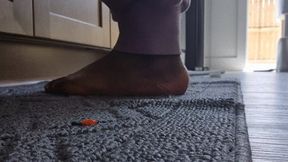 Unaware Giantess In The Kitchen: Tiny Man Prays My Soles Miss Him