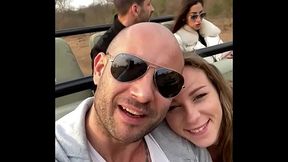 je lui suce la bite en plein safari, il jouit dans ma bouche et j'_avale tout