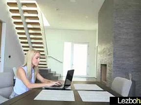 Teen Lesbos (Cadence Lux & Abigail Mac) Play Till Climax On Cam