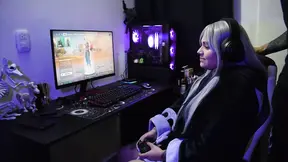 Gamer girl gets hit up while playing fortnite