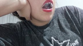 Lola makes balloons for you