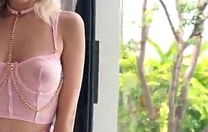 Tore a cute girl to orgasm