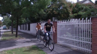 Oral seks, içine boşalma, korunmasız ilişki, içine boşalma – eşcinsel fahişeler, büyük penisli kadınlar korunmasız bir şekilde anal ilişkiye giriyor