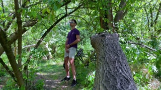 Словил за дрочкой в лесу - получил хуй в рот