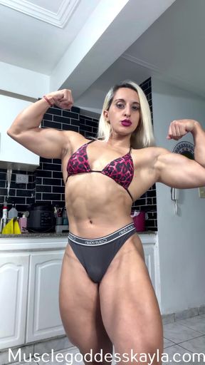 Shredded blonde melts under relentless muscle flexing