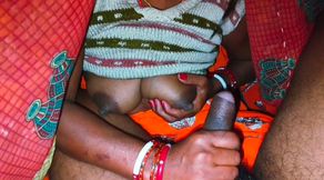 Bhaiya ne bhabhi ke chut me ungli dal ke paani nikal diya.indian desi village beautiful devar bhabhi ki chudai.hindi sexy video